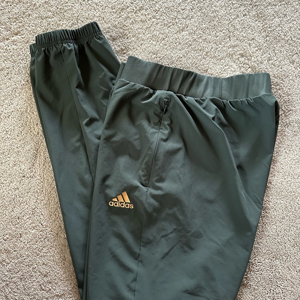 Adidas women’s Small army green pants. - Picture 4 of 9